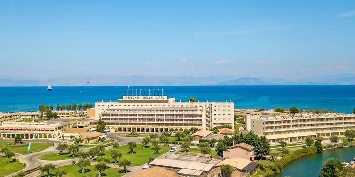 Letecky na Korfu: Hotel Messonghi Beach Holiday Resort**** s all inclusive, aquaparkem a dětským klubem Čedog