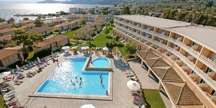 Letecky na Korfu: Hotel Messonghi Beach Holiday Resort**** s all inclusive, aquaparkem a dětským klubem Čedog