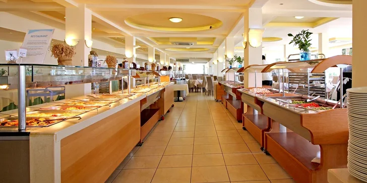 Letecky na Korfu: Hotel Messonghi Beach Holiday Resort**** s all inclusive, aquaparkem a dětským klubem Čedog