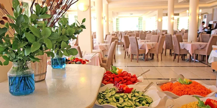 Letecky na Korfu: Hotel Messonghi Beach Holiday Resort**** s all inclusive, aquaparkem a dětským klubem Čedog