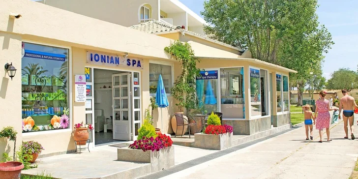 Letecky na Korfu: Hotel Messonghi Beach Holiday Resort**** s all inclusive, aquaparkem a dětským klubem Čedog