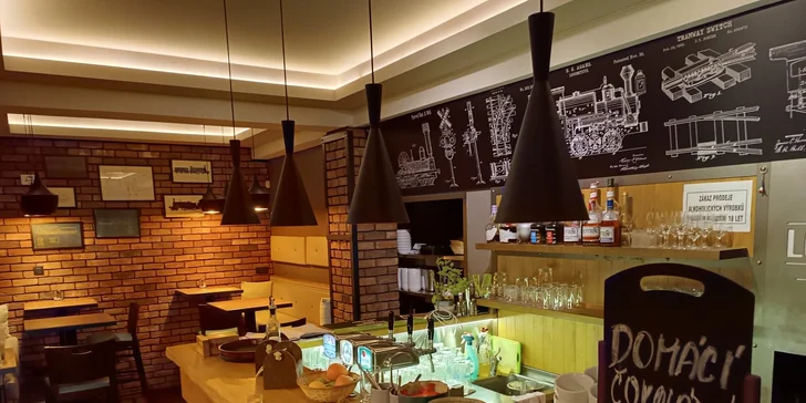 Masové prkno, coleslaw, dipy a neomezené množství pečiva pro 2–3 osoby