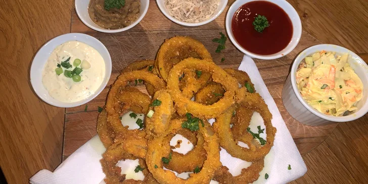 Masové prkno, coleslaw, dipy a neomezené množství pečiva pro 2–3 osoby