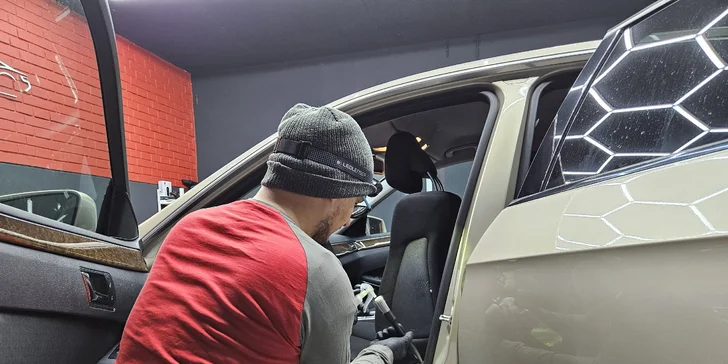 Kompletní péče o interiér nebo i exteriér automobilu: základní i kompletní balíček včetně leštění karoserie