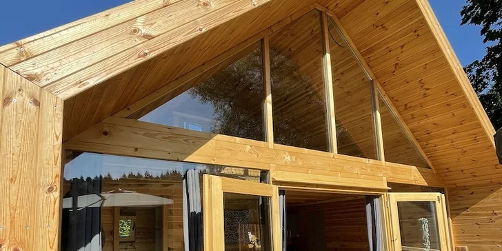 Kouzelný Lakehouse Amálka s neomezenou saunou, vířivkou i snídaňovým košem, možnost rybaření