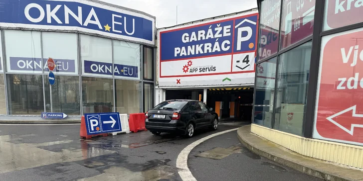 Čištění interiéru auta: vysátí, tepování textilních i kožených sedaček, oživení plastů, provonění
