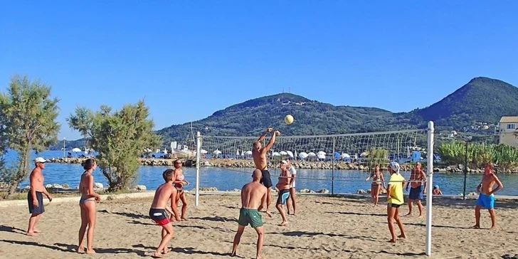 Letecky na Korfu: Hotel Messonghi Beach Holiday Resort**** s all inclusive, aquaparkem a dětským klubem Čedog