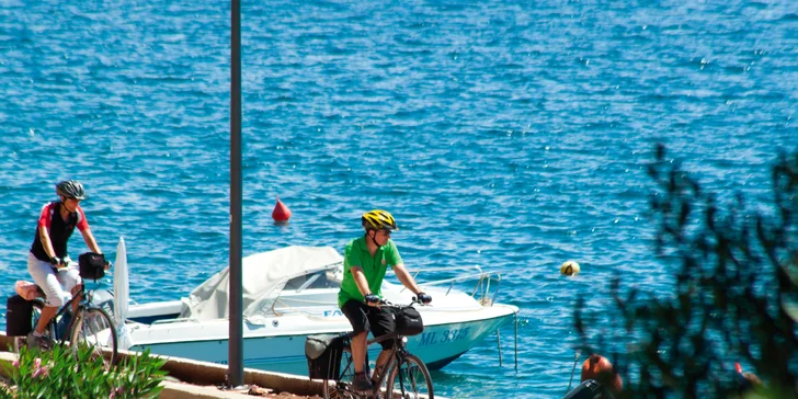 Rodinná dovolená v mobilním domku u moře: kemp se sportovišti, restaurací i obchodem