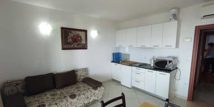 Letní dovolená v Chorvatsku: apartmány až pro 10 osob, 180 m od pláže, 2,5 km od Omiše