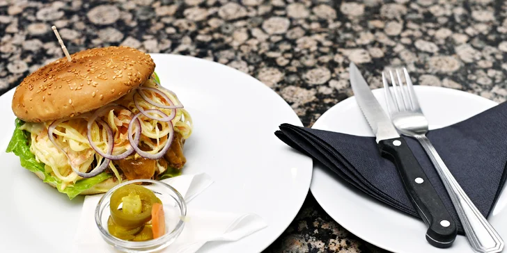 Otevřené vouchery do Grand Café Orient: celodenní snídaně, kubistické dezerty a další speciality