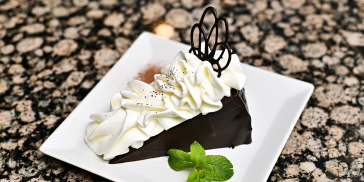Otevřené vouchery do Grand Café Orient: celodenní snídaně, kubistické dezerty a další speciality
