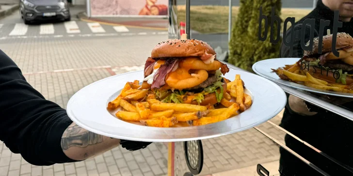 Naložený burger a hranolky z amerického food trucku pro 1 či 2 osoby