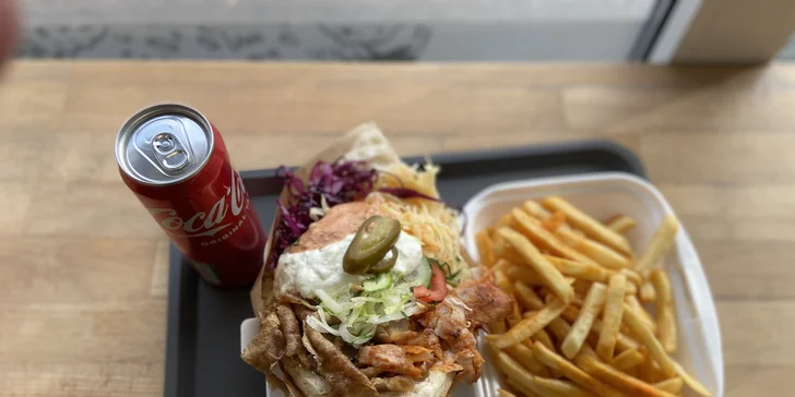 Kebab v tureckém chlebu nebo tortille, hranolky a nápoj pro 1 osobu