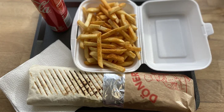 Kebab v tureckém chlebu nebo tortille, hranolky a nápoj pro 1 osobu