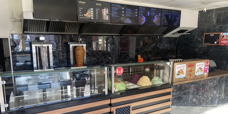 Kebab v tureckém chlebu nebo tortille, hranolky a nápoj pro 1 osobu