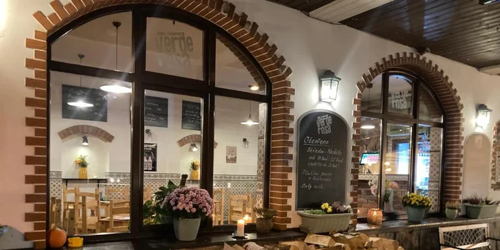 Dvě pizzy dle výběru o průměru 33 cm: varianty s rajčatovým i smetanovým základem