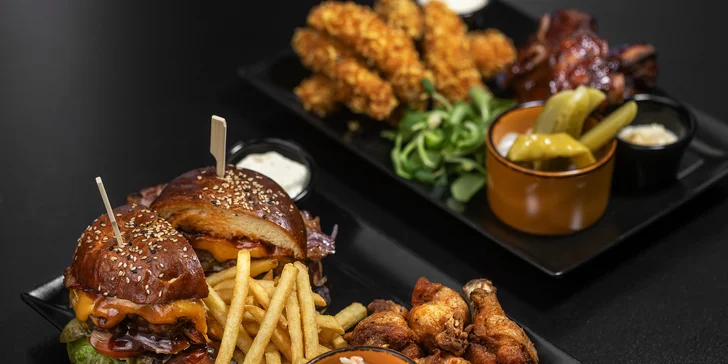Americká hostina pro 2 nebo 4 osoby: burgery, žebra, křídla, smažené kuře a přílohy