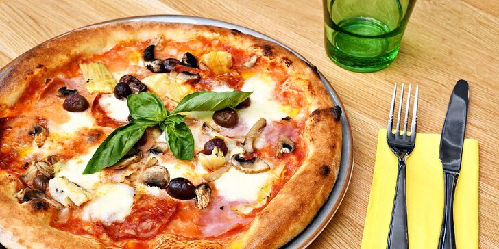 Pizza Napoletana dle výběru pro 1 i 2 osoby: čtyři druhy sýrů, tuňák, parmská šunka i další druhy