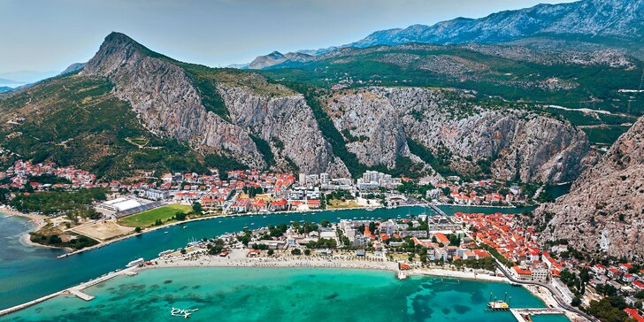 Letní dovolená v Chorvatsku: apartmány až pro 10 osob, 180 m od pláže, 2,5 km od Omiše