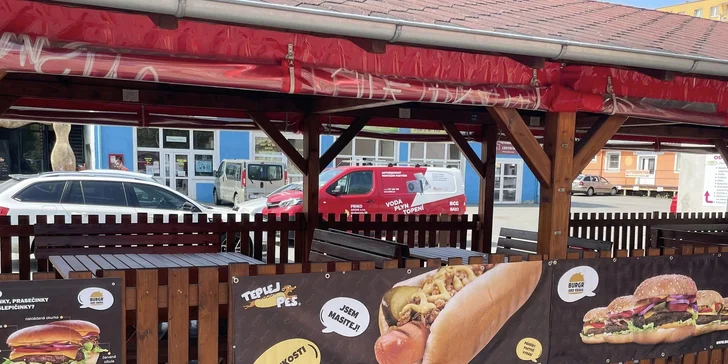 Hot dog, burger s hovězím i kuřecími nugetkami nebo tortila či gyros a hranolky pro dva