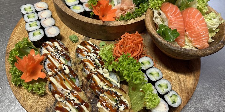 Pestrobarevné sushi: 24–50 ks s avokádem, lososem, krevetami i krabem