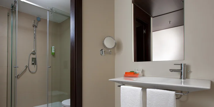 Moderní hotel v Barceloně: jen 15 minut od pláže, skvělá dostupnost do centra, snídaně v ceně