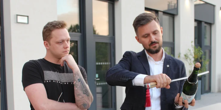 Art-degustace pro 1 či 2 osoby: zážitkový večer s malováním a ochutnávkou 6 vzorků vín