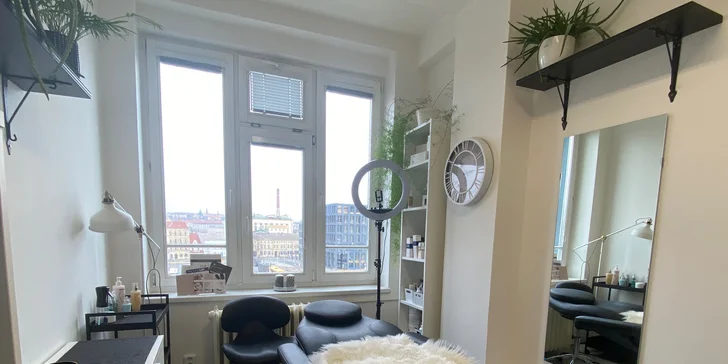 Permanentní make-up rtů nebo obočí pudrovou metodou