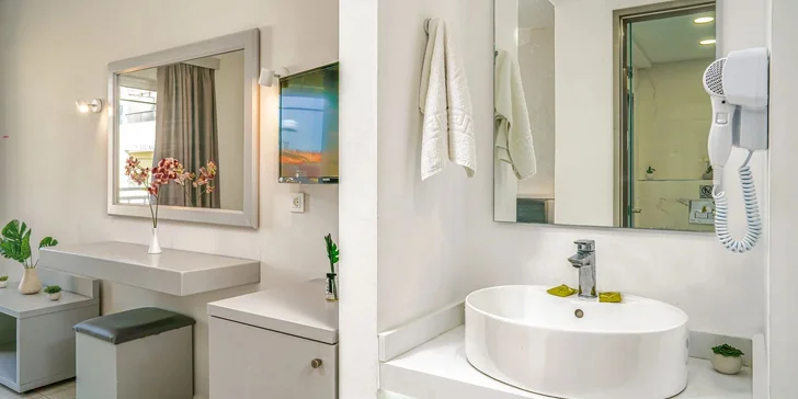 Dovolená v Řecku: 3* hotel Poseidon, all inclusive, bazén, dětský klub Čedog i let