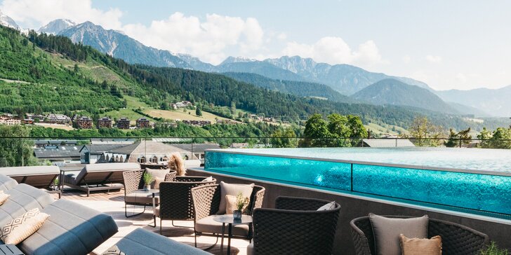 Krásný hotel ve Schladmingu: wellness a střešní bazén, polopenze plus a sommercard s lanovkami zdarma