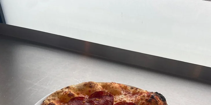 Pizza dle výběru o průměru 20 či 33 cm: Diavola, Hawai i Quatro formaggi a další druhy