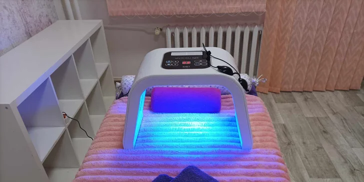 Hloubkové čištění pleti vč. masáže, diamantová dermabraze i světelná terapie proti vráskám i akné