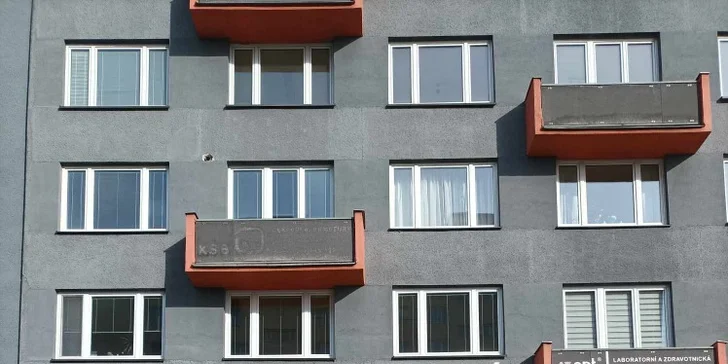 Hloubkové čištění pleti vč. masáže, diamantová dermabraze i světelná terapie proti vráskám i akné