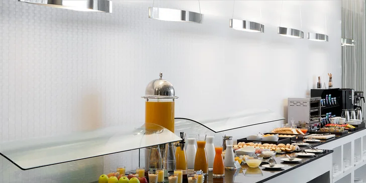 Moderní hotel v Barceloně: jen 15 minut od pláže, skvělá dostupnost do centra, snídaně v ceně