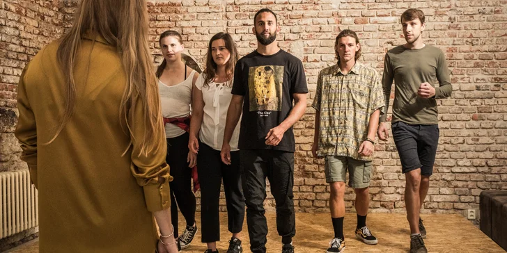 Herecký minikurz na zkoušku v brněnském divadle Lumos: etudy, impro i jevištní pohyb