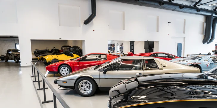 Ve znamení rychlosti: vstupné do Automoto Musea Lučany pro dospělého