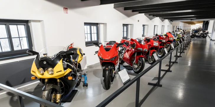 Ve znamení rychlosti: vstupné do Automoto Musea Lučany pro dospělého