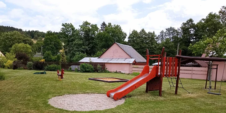 Útulný penzion v Jeseníkách: apartmán až pro 6 osob, výlety do Velkých Losin, na Praděd i k vodopádům