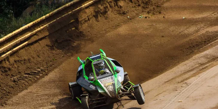 Jízda v závodní buggy na profesionálním okruhu pro jednotlivce i dvojice