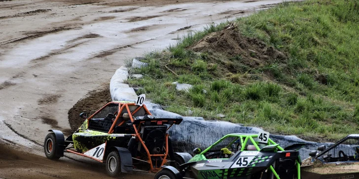 Jízda v závodní buggy na profesionálním okruhu pro jednotlivce i dvojice