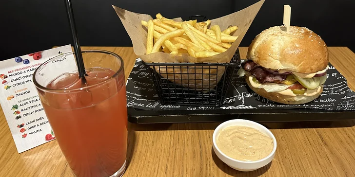 Burger podle výběru ze dvou druhů, hranolky, dip a limonáda pro 1 osobu