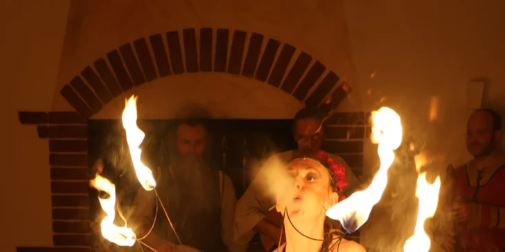 Sobotní středověká show, čtyřchodové menu s neomezená konzumace nápojů pro 1 až 4 osoby