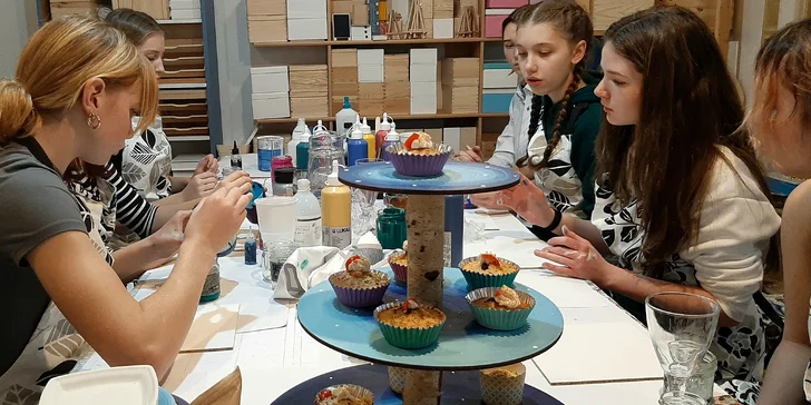 Workshop akrylového lití: kouzlení s barvami pro 1 osobu nebo romantické malování pro dva