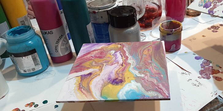 Workshop akrylového lití: kouzlení s barvami pro 1 osobu nebo romantické malování pro dva
