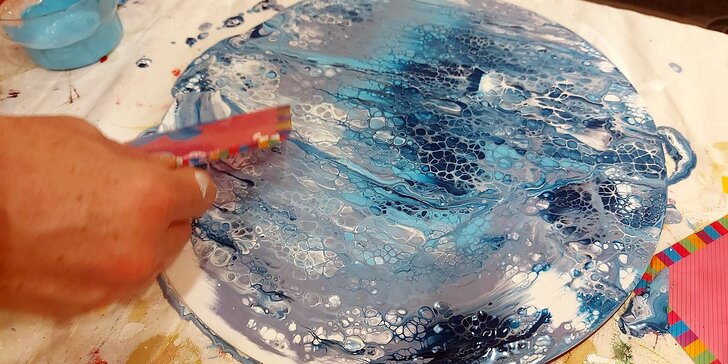 Workshop akrylového lití: kouzlení s barvami pro 1 osobu nebo romantické malování pro dva