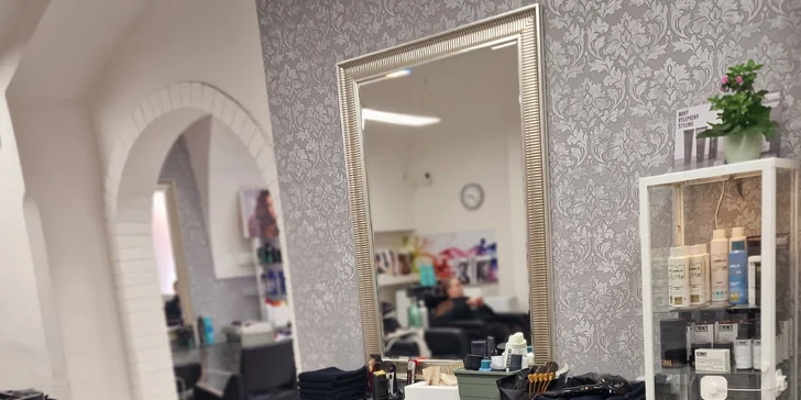 Dámský střih s ošetřením vlasů, masáží hlavy a stylingem na Masaryčce