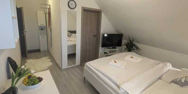 Pobyt pro 2 os. u Českého Krumlova s piknikovým snídaňovým košem, lahví vína i pizzou v ceně