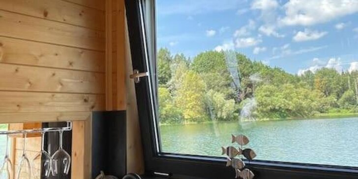 Romantika na vodě: houseboat na Liptovské Maře s privátní finskou saunou a horkou kádí