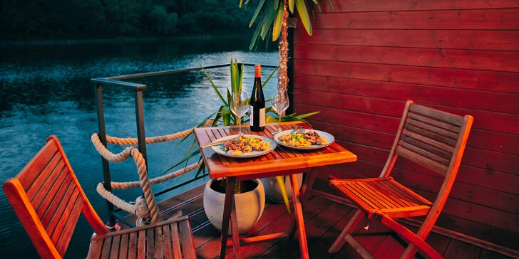 Romantika na vodě: houseboat na Liptovské Maře s privátní finskou saunou a horkou kádí