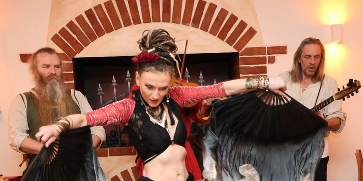 Sobotní středověká show, čtyřchodové menu s neomezená konzumace nápojů pro 1 až 4 osoby